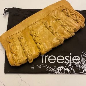 Treesje mustard yellow clutch